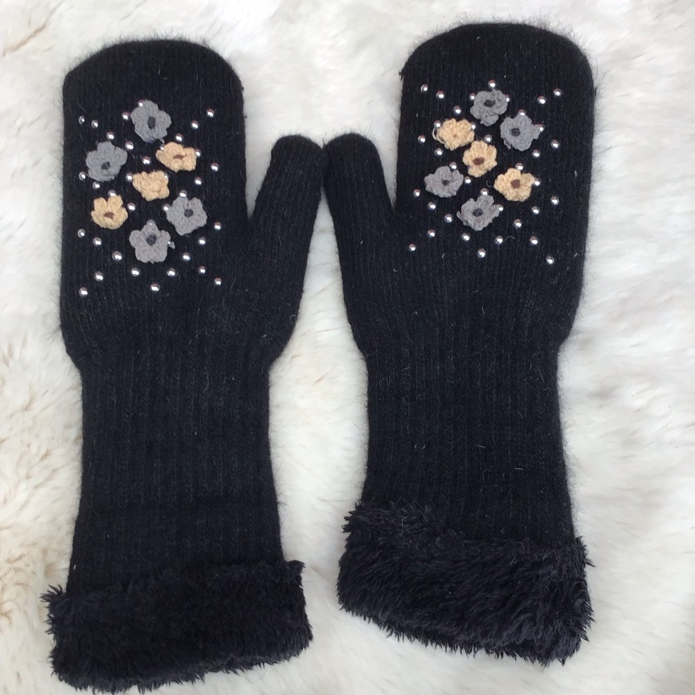 BOUTIQUE SUPER DOFT FAUX FUR LINED EMBELLISHED MITTENS - Picture 7 of 7
